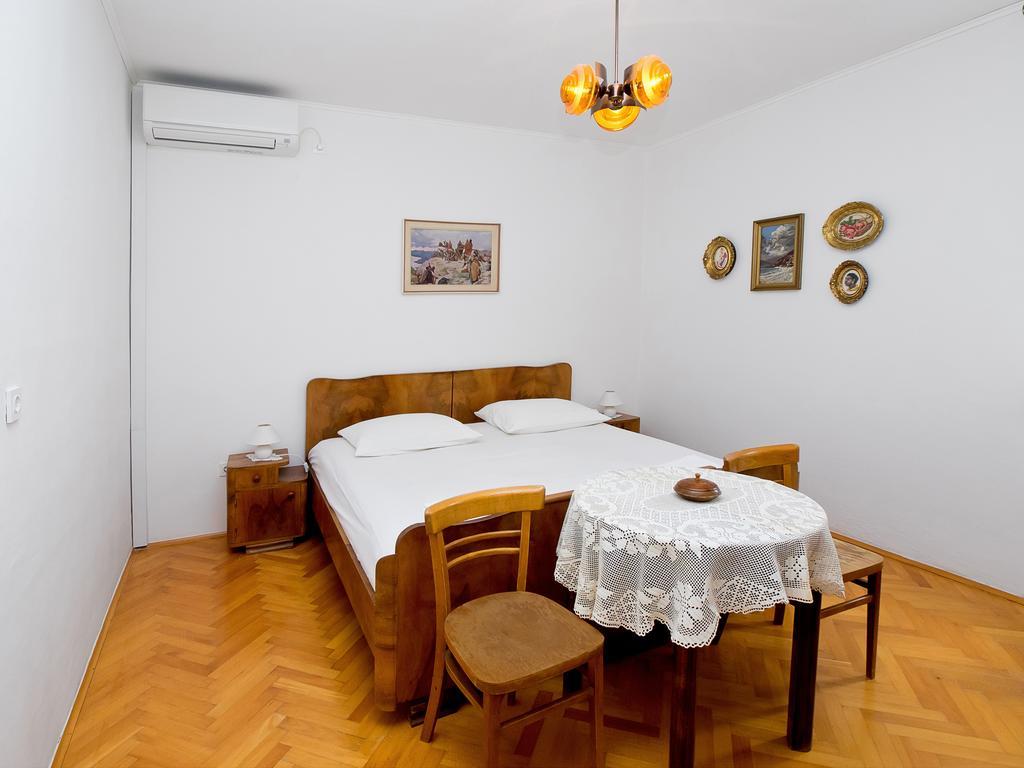 Apartments Dr. Vlasic Podstrana Rum bild